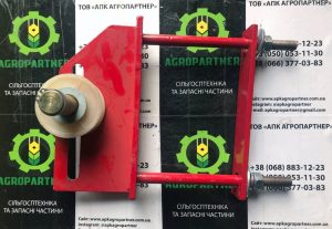 Кронштейн ролика системи підживлення (внесення добрив) КРН 46.140 в зборі з роликом і віссю